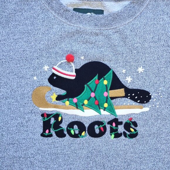 Roots Cozy Buddy Beaver Sweatshirt Winter Graphic Holiday Crewneck Women Small - Picture 1 of 10